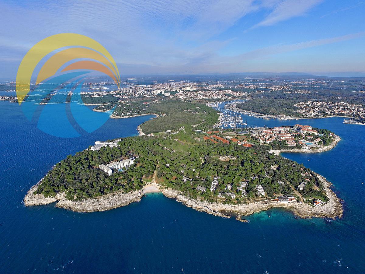 Oriana 898 * Pula