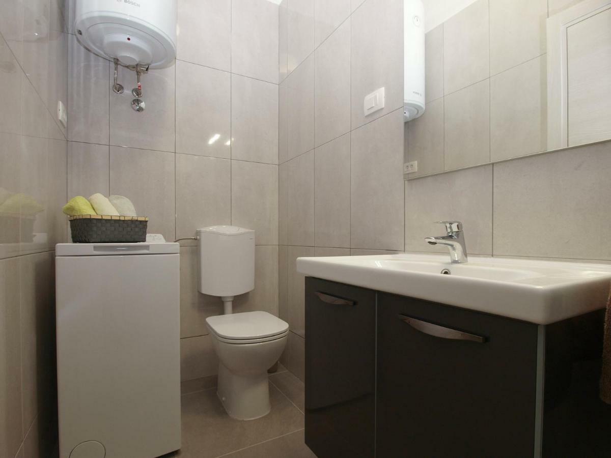 Oriana 898 * Pula