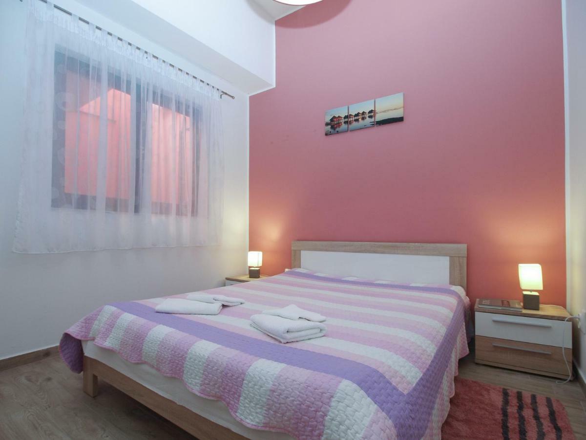 Oriana 898 *